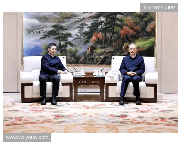 深度对话：黄强与足球的激情岁月与人生哲学探讨